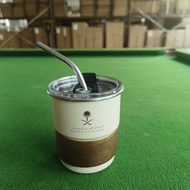 Coffee Tea Name - แก้วสแตนเลสลายตราประจำชาติซาอุดีอาระเบีย พร้อมฝาไม้ ขนาด 300 มล. สำหรับดื่มเบียร์