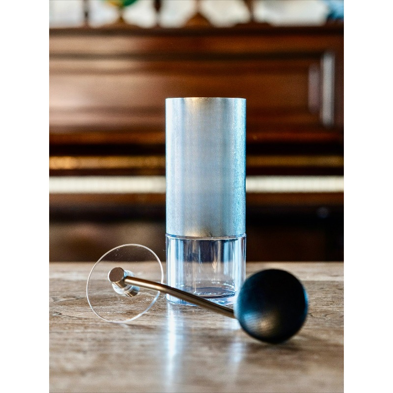 เครื่องบดกาแฟมือหมุน Commander - Burr Hand Grinder บทวิจารณ์และราคา